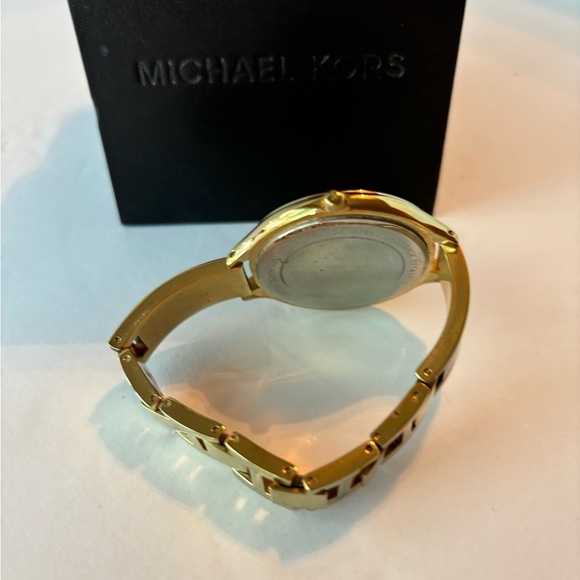 Michael Kors Bracelet Watch With Tortoise Shell on Both Sides of the Bracelet - Picture 7 of 10
